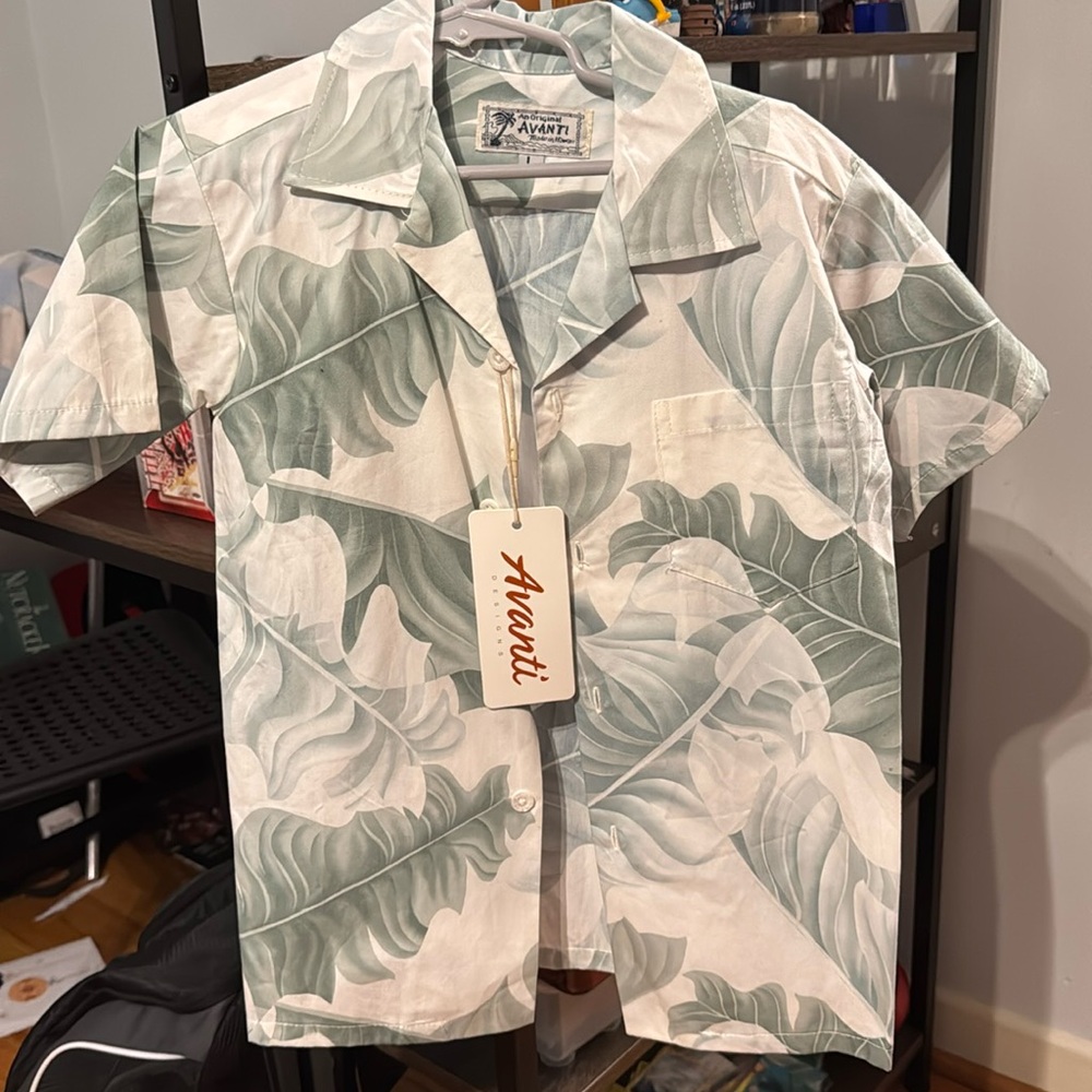 Button down Hawaiian shirt for little boys.